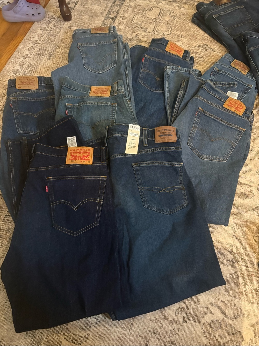 7 Levi’s jeans and 5 Hollister jeans different sizes two new Levi’s